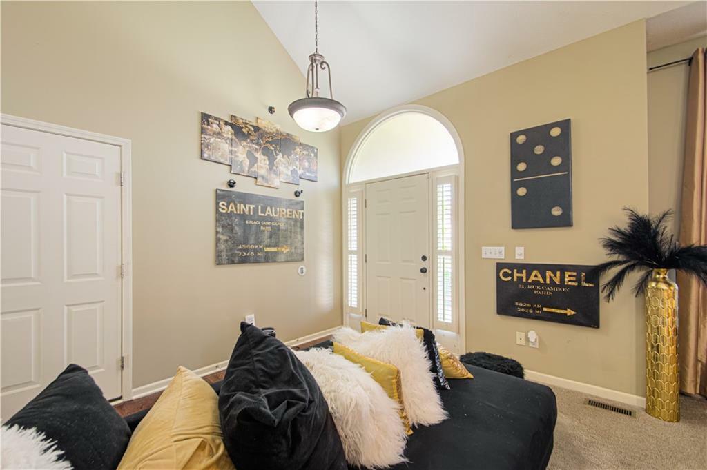 Property Photo: 5912 NE Hidden Valley Drive MO 64064