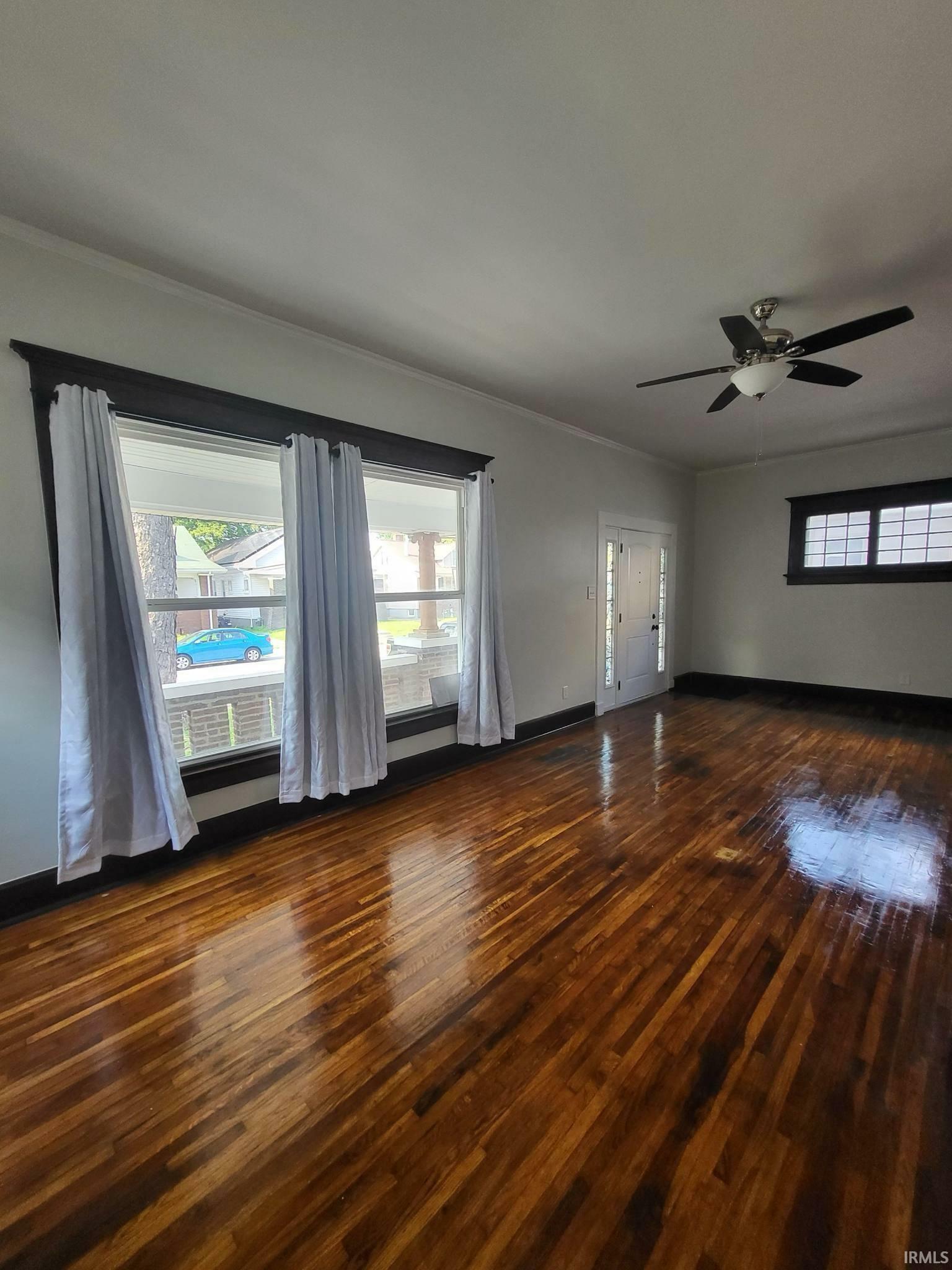 Property Photo: 1021 E Blackford Avenue IN 47714