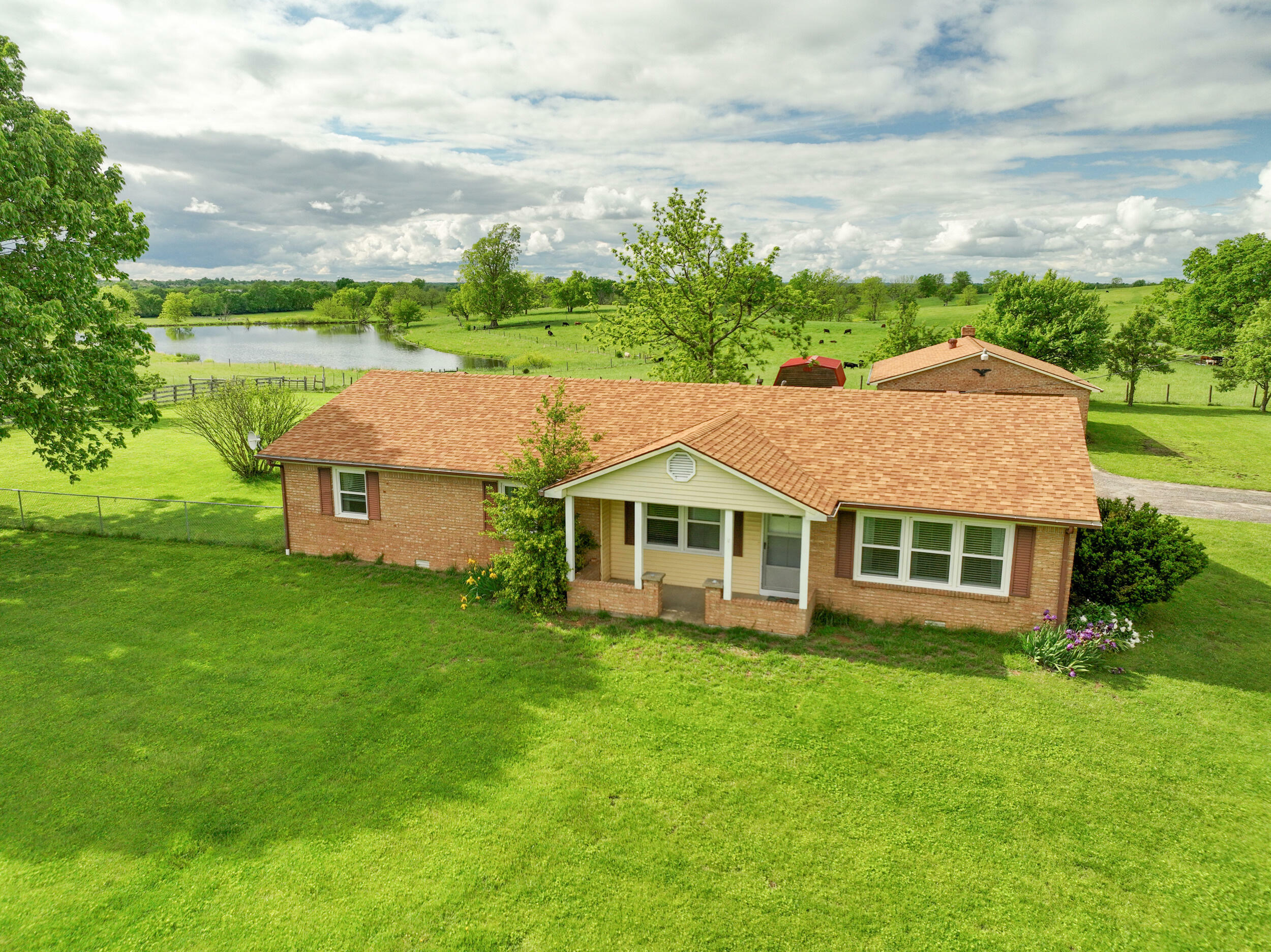 Property Photo: 4850 Lebanon Road KY 40422