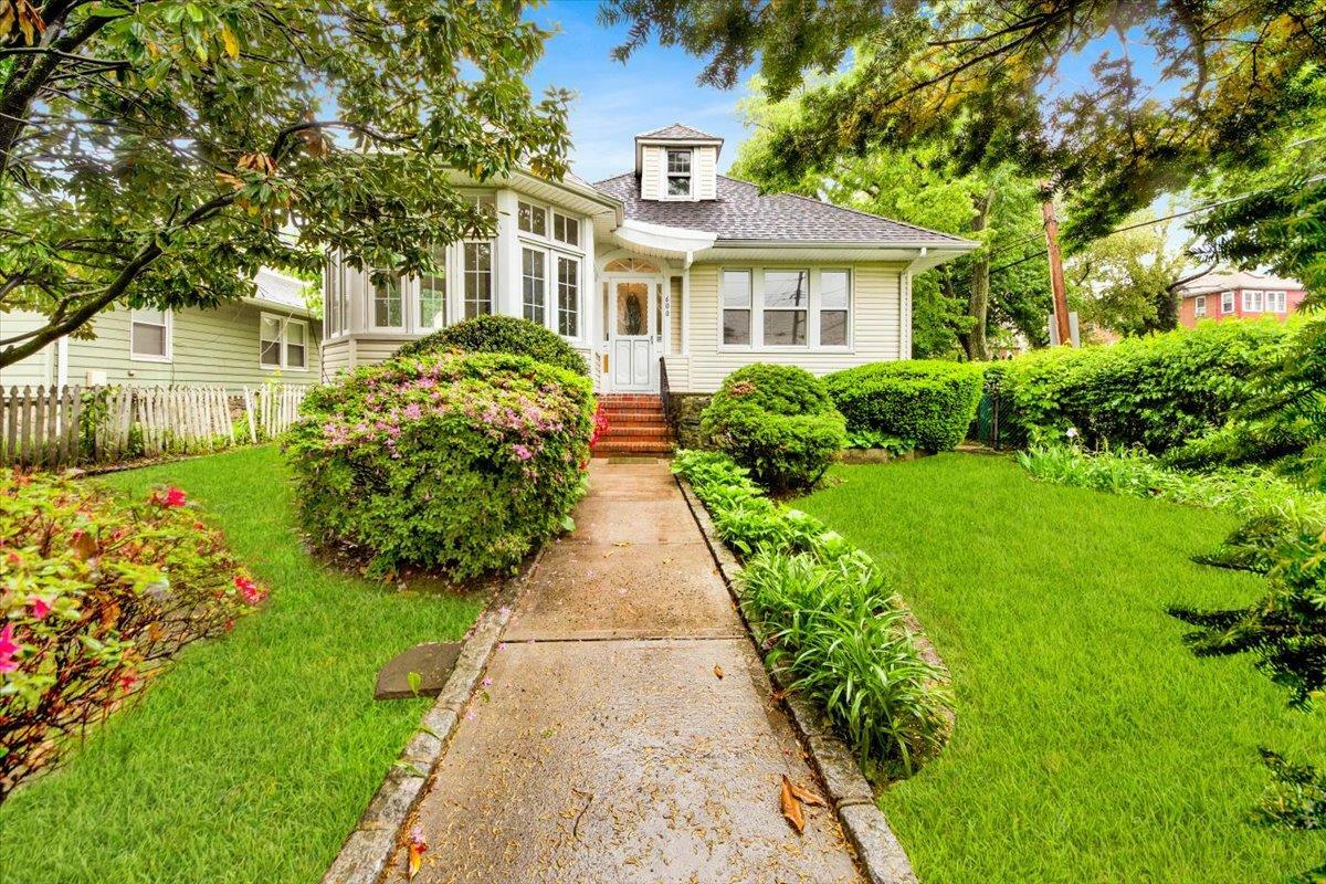 Property Photo:  600 S 6th Avenue  NY 10550 