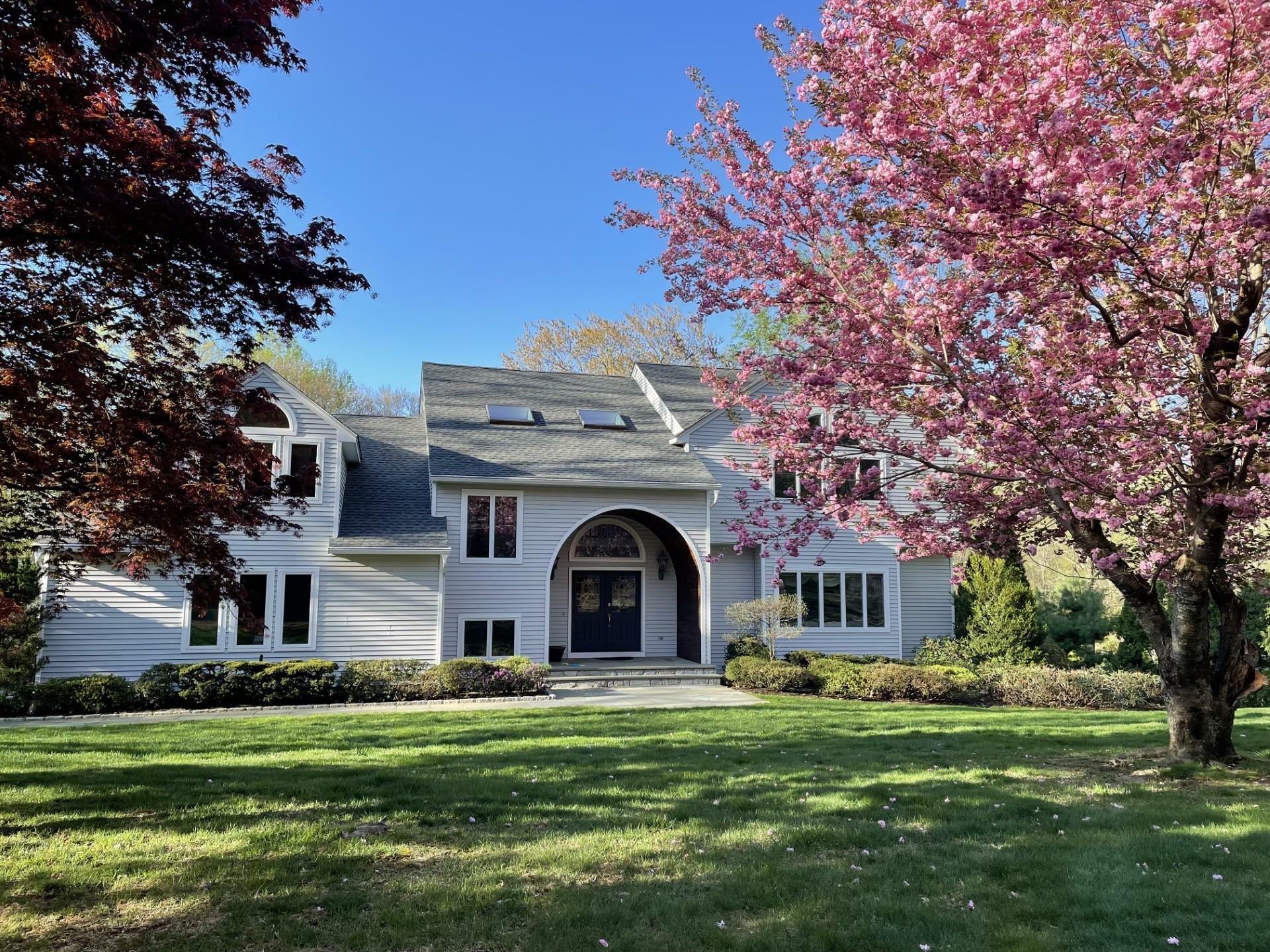 Property Photo: 47 Londonderry Lane NY 10589