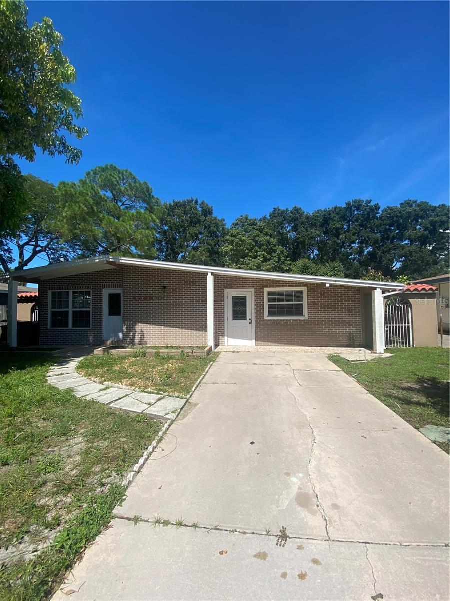Property Photo: 4723 W Iowa Avenue FL 33616