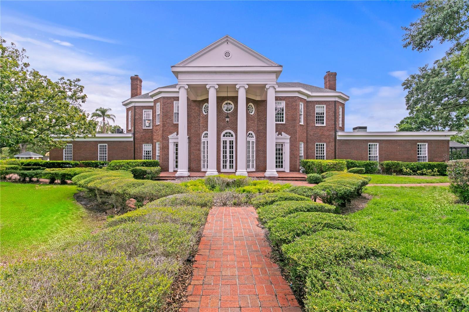 Property Photo: 5002 S Shore Crest Circle FL 33609