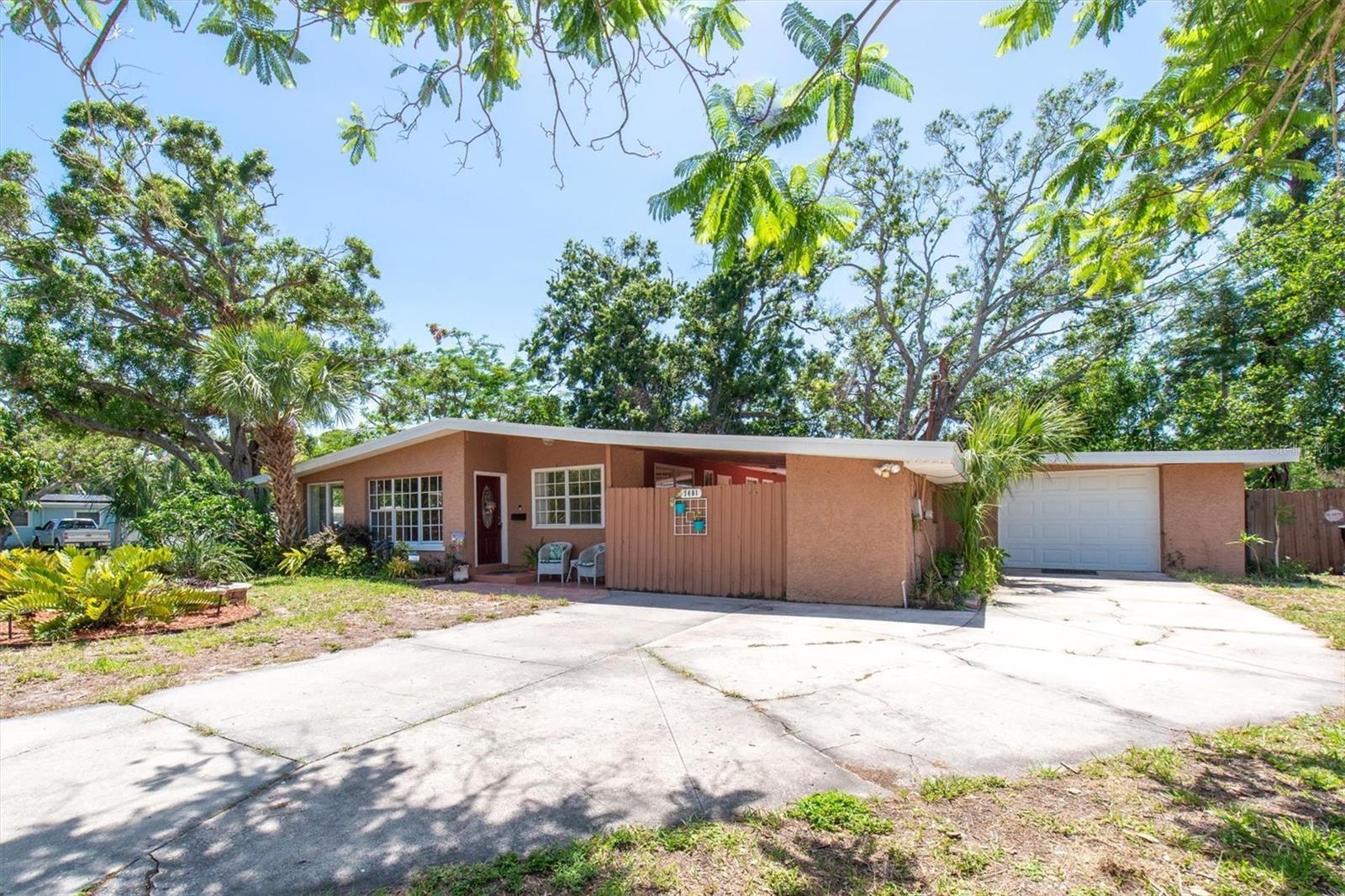 Property Photo: 7401 11th Avenue N FL 33710
