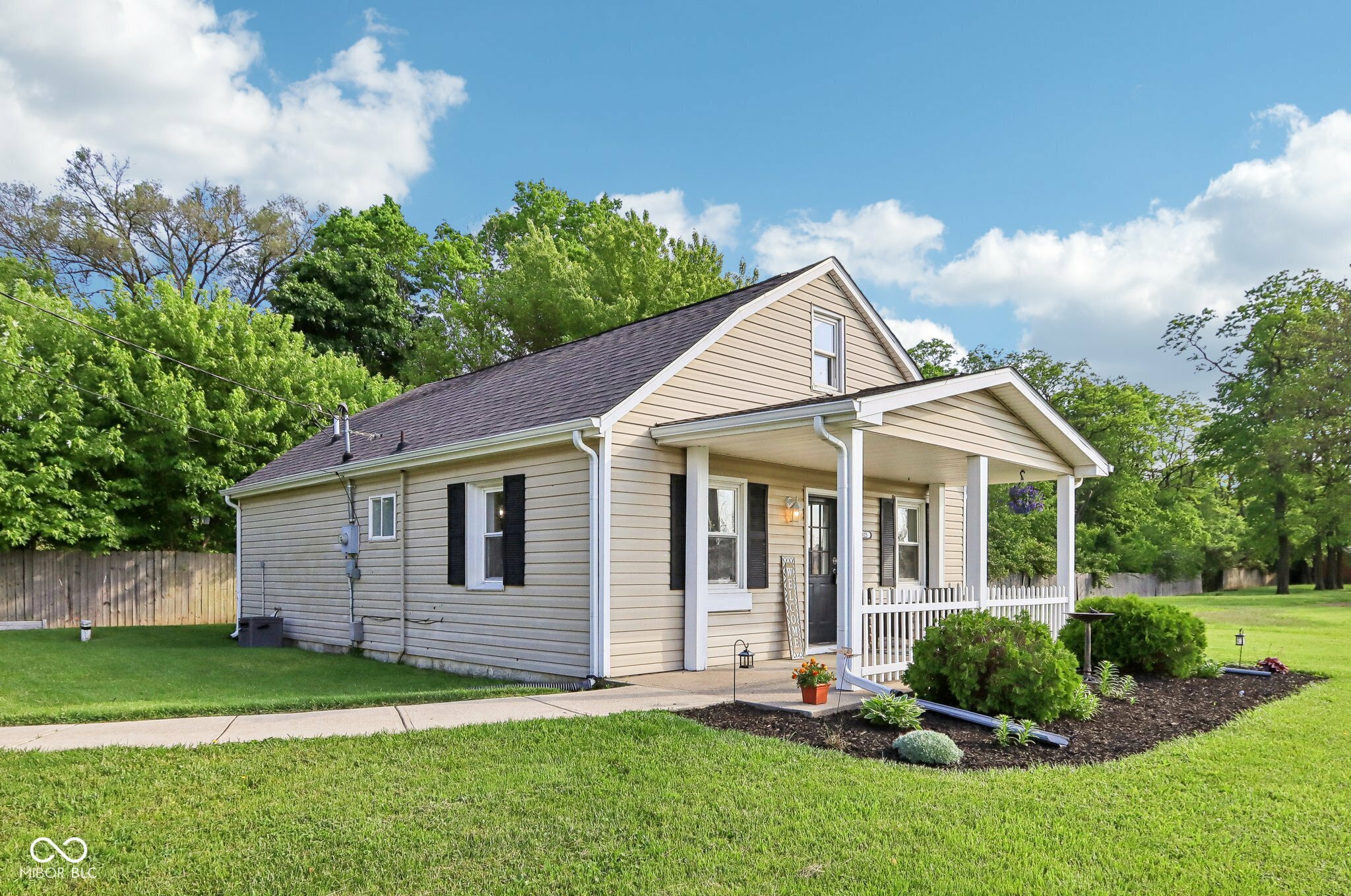 Property Photo: 2025 E Broadway Street IN 46040