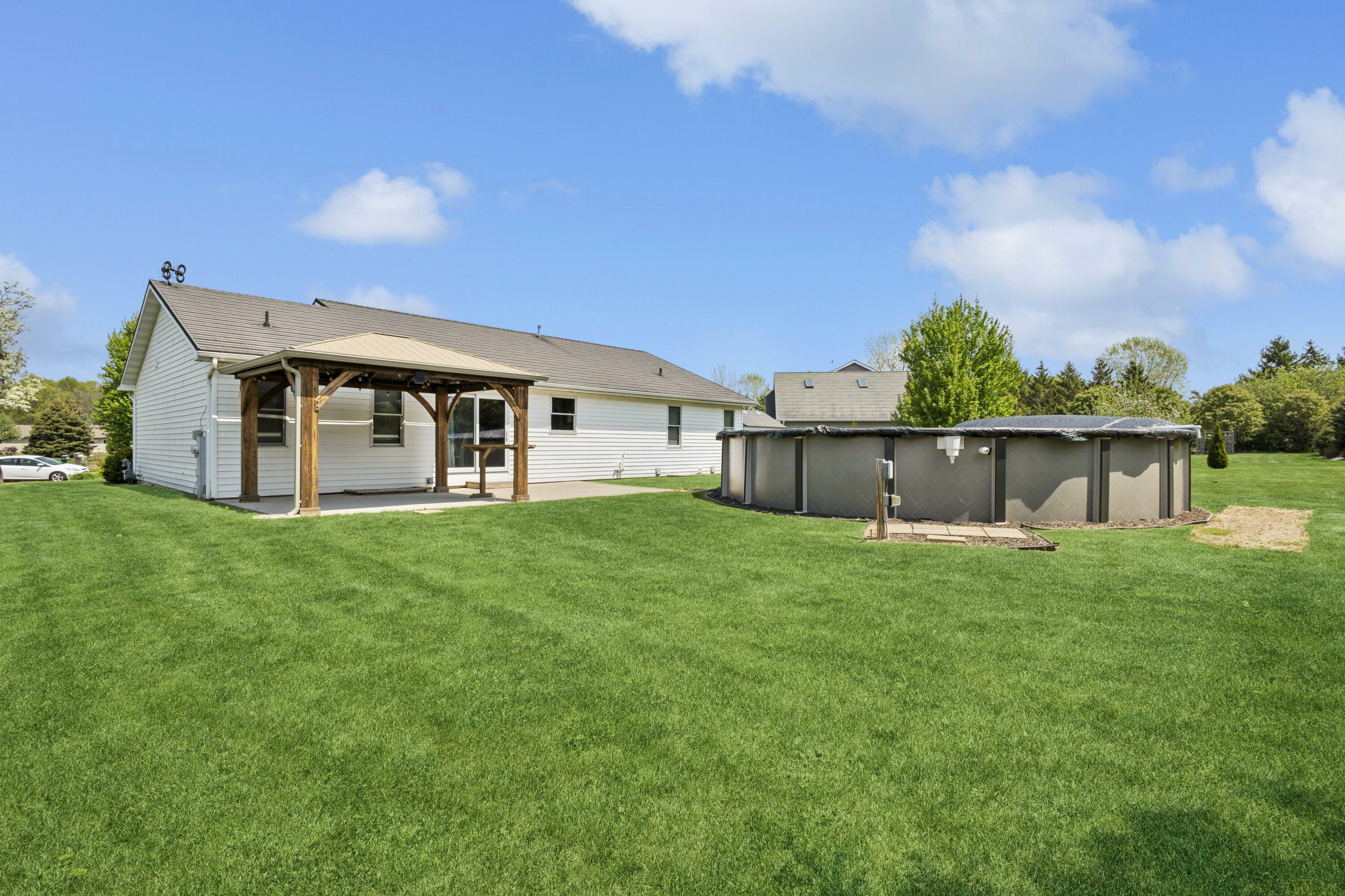 Property Photo: W6611 Flagstone Ct WI 54942