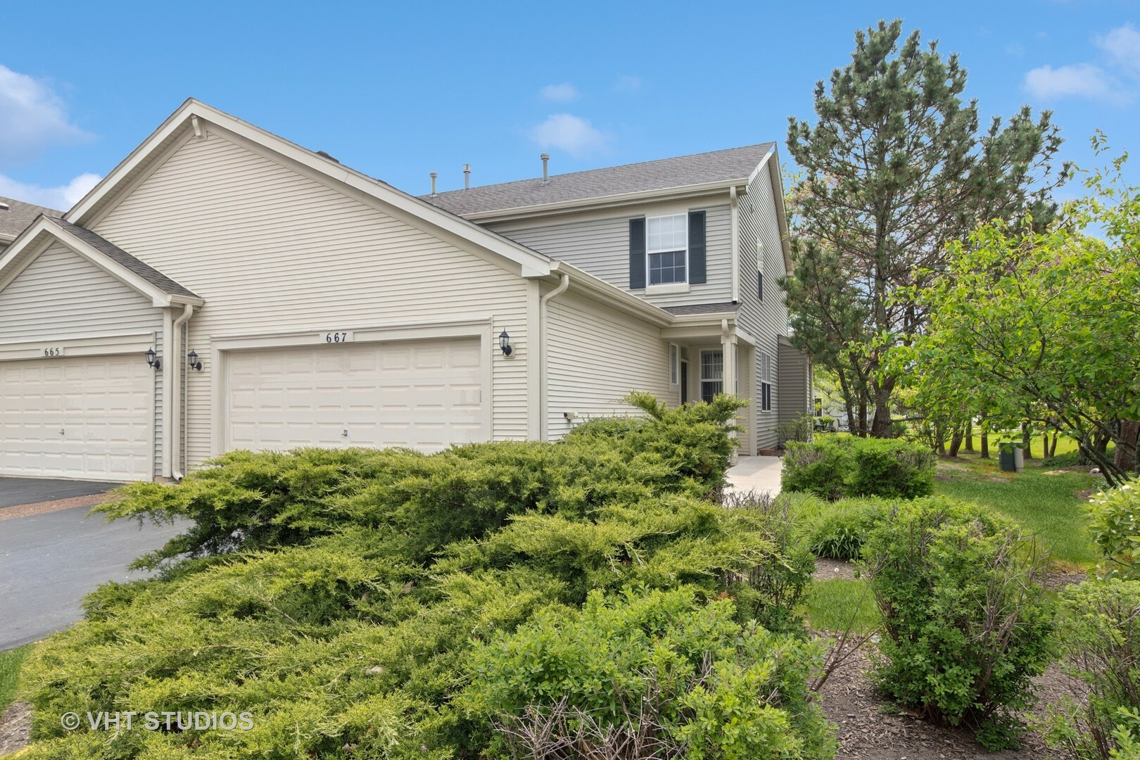 Property Photo: 667 W Jonathan Drive IL 60073