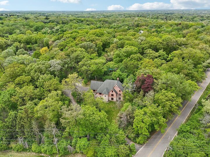Property Photo:  557 Signal Hill Road  IL 60010 