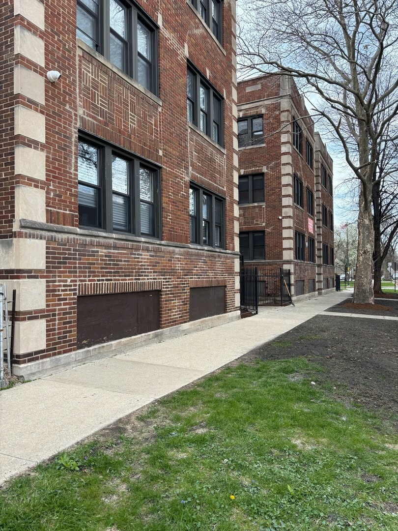 Property Photo: 70 E 68th Street 2 IL 60637