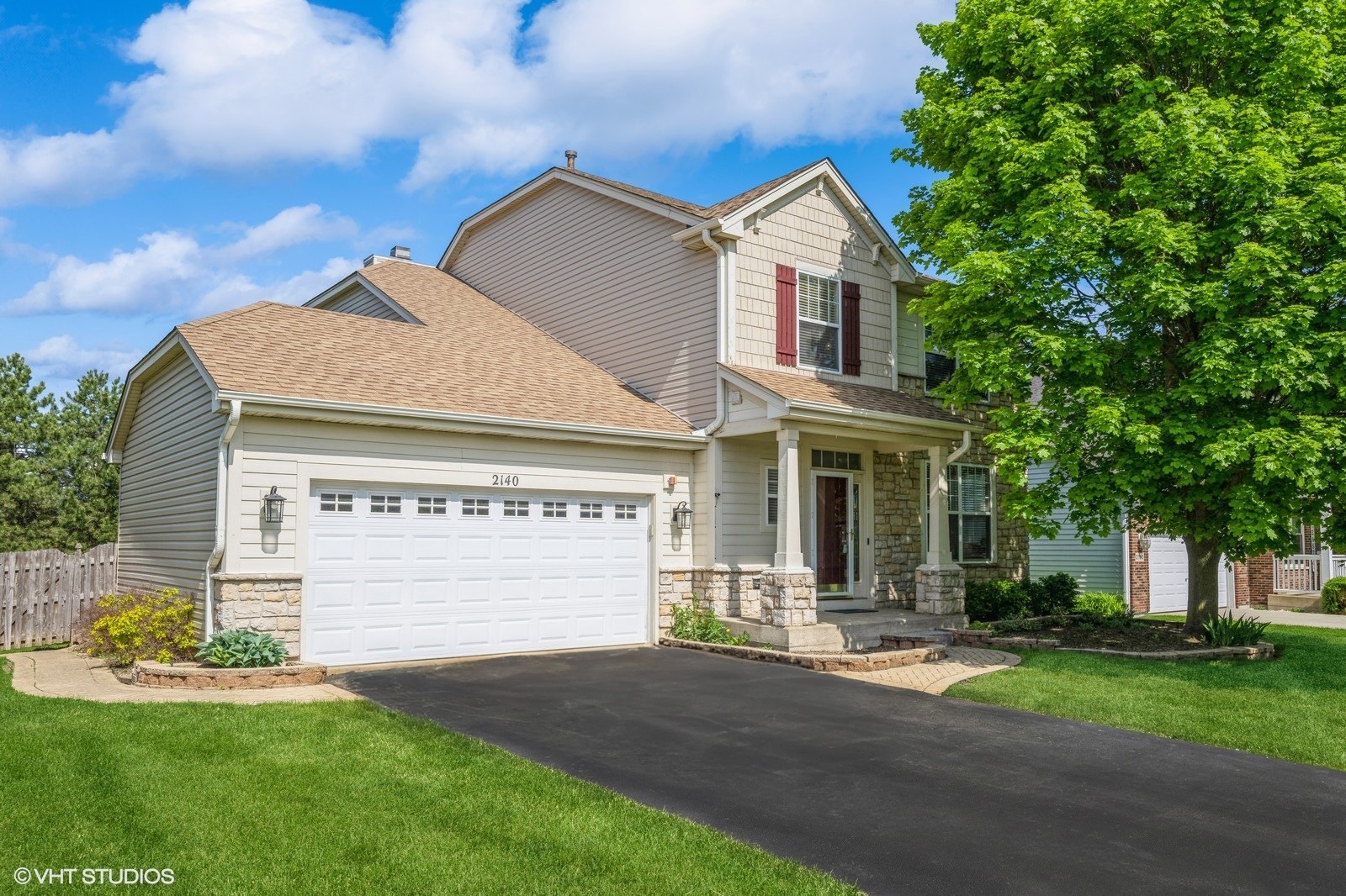Property Photo: 2140 Colchester Avenue IL 60192