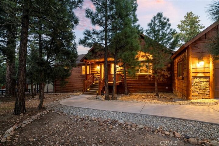 Property Photo: 1020 Heritage Trl CA 92314