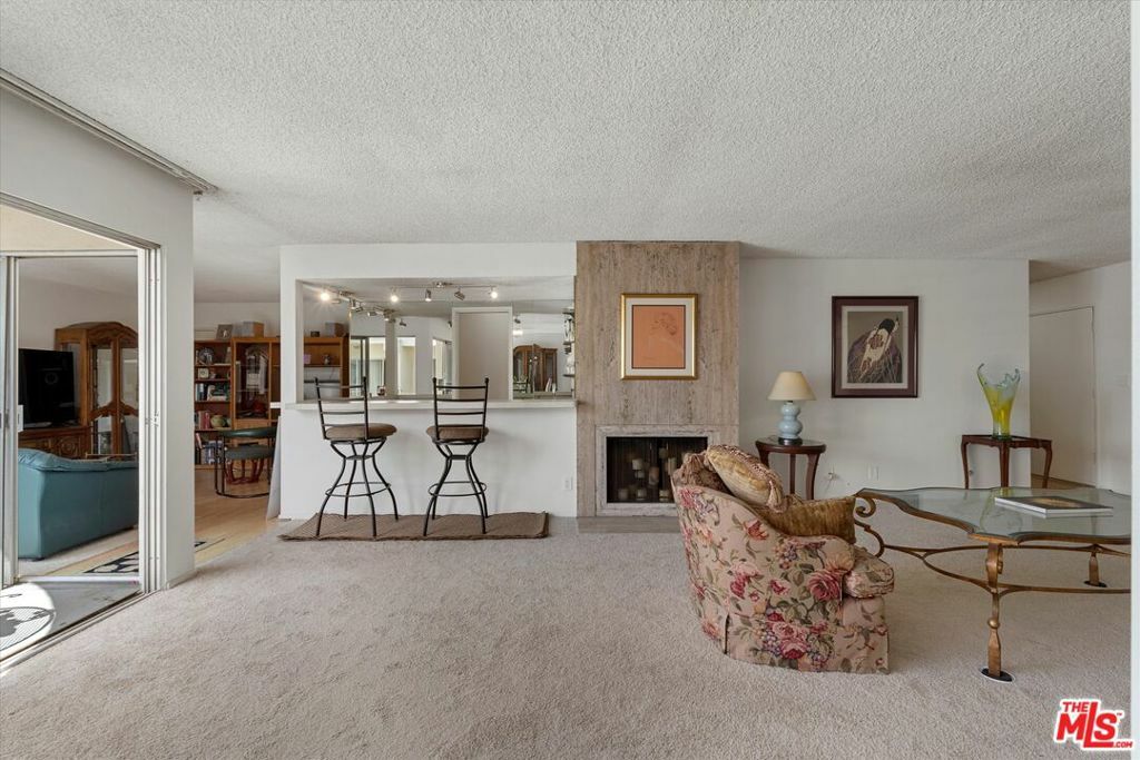 5376 Fairview Boulevard 205  Los Angeles CA 90056 photo