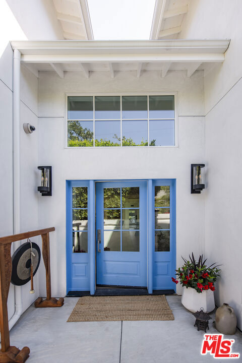 Property Photo:  2241 Betty Lane  CA 90210 