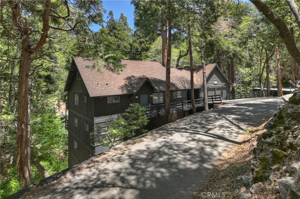 Property Photo: 309 Golden Lane CA 92352