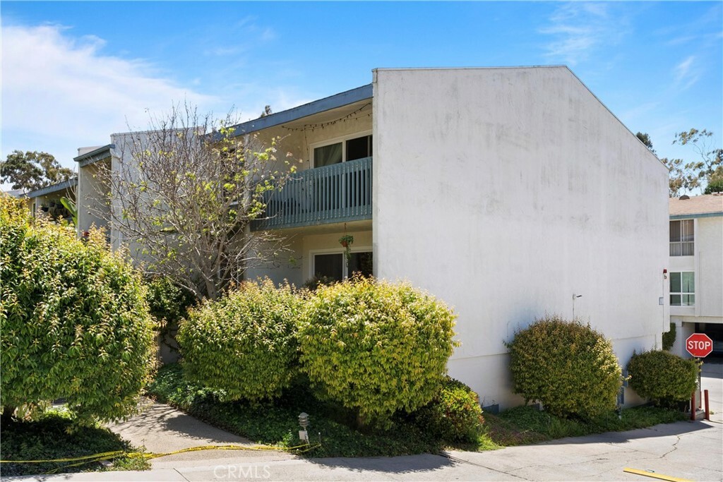 Property Photo: 810 Camino Real 104 CA 90277