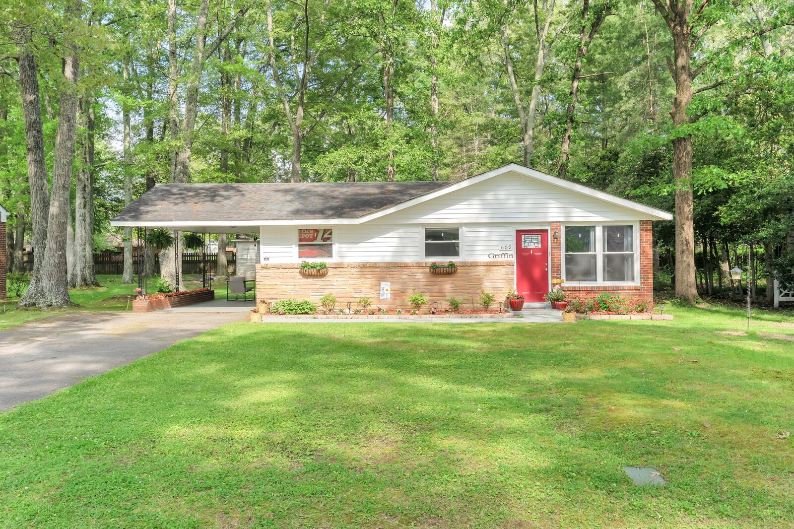 Property Photo:  602 Cumberland Ave  TN 37388 