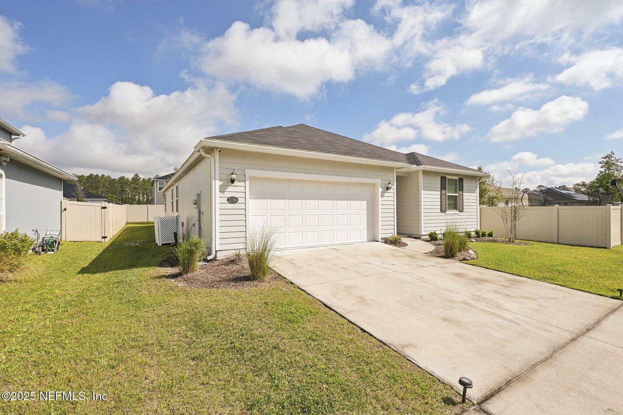 Property Photo: 12334 Pink Dogwood Lane FL 32218