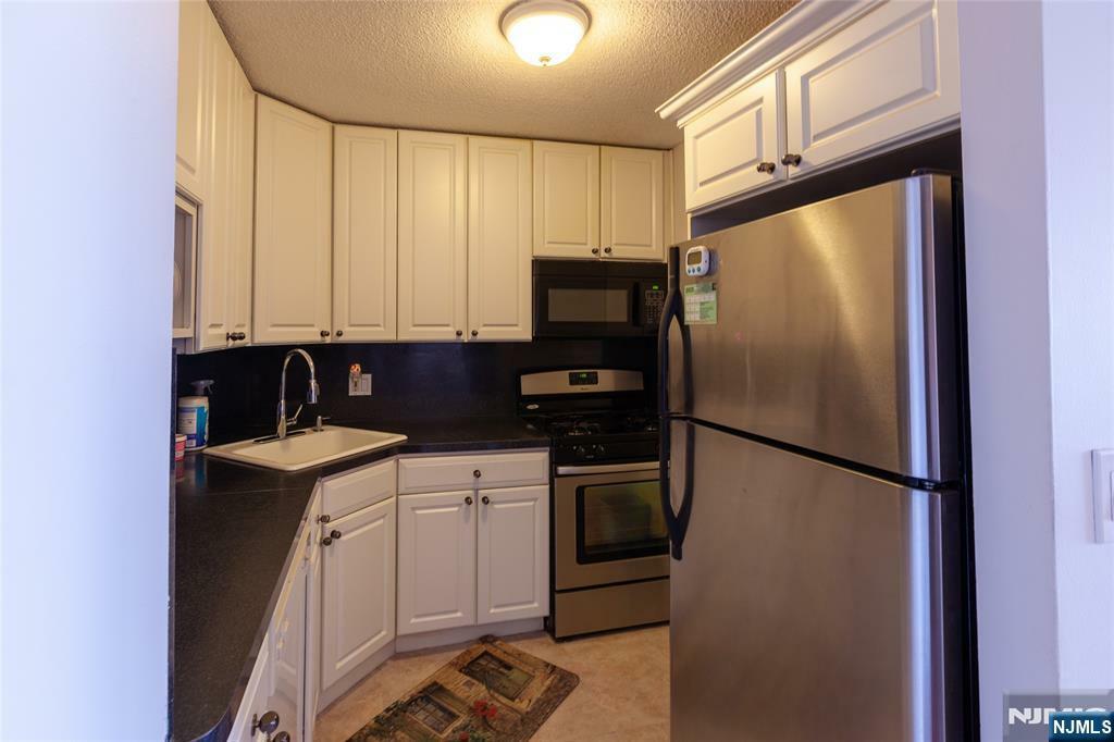 555 North Avenue 21A  Fort Lee NJ 07024 photo