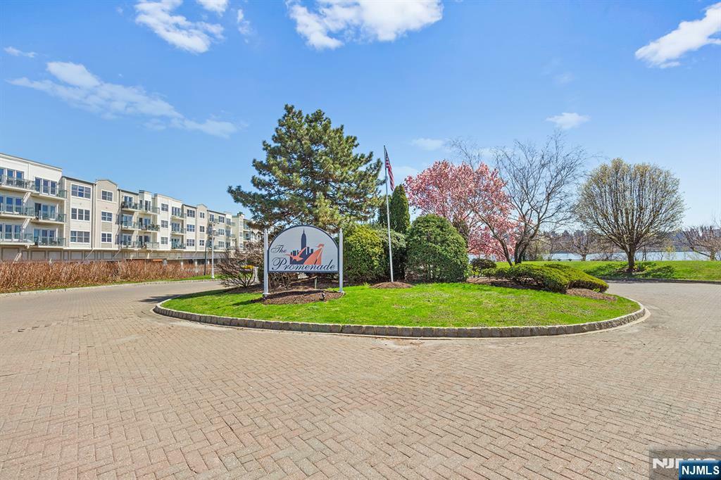 154 The Promenade  Edgewater NJ 07020 photo