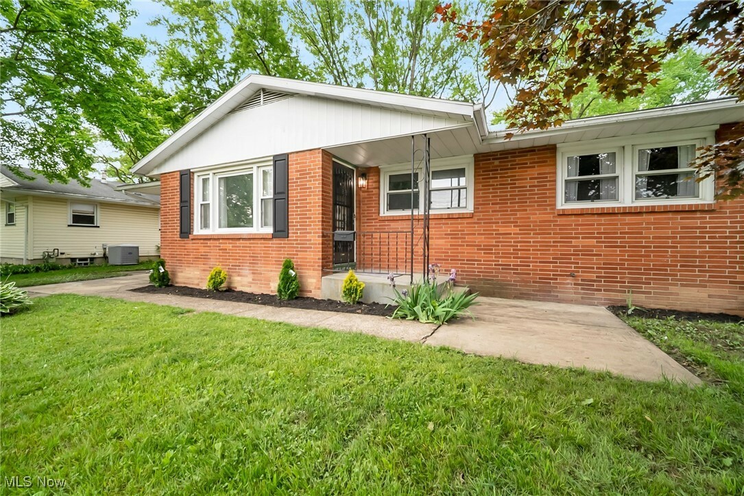 Property Photo: 3039 Starlite Drive NW OH 44485