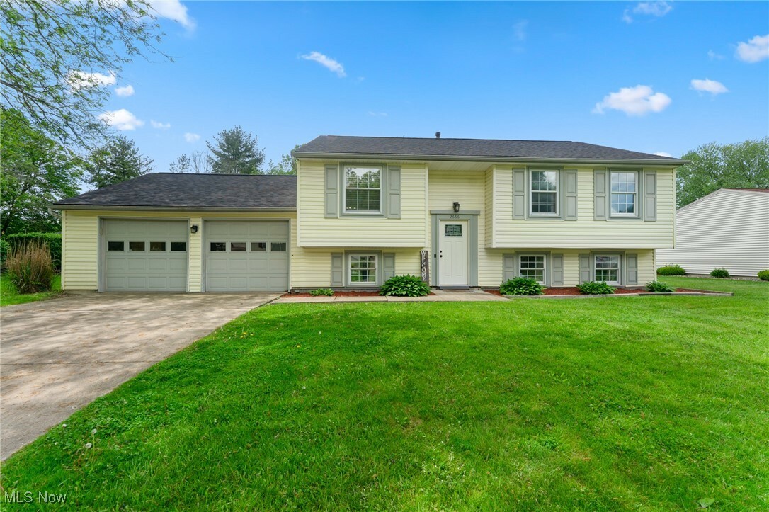 Property Photo: 2666 Elizabeth Drive SW OH 44481