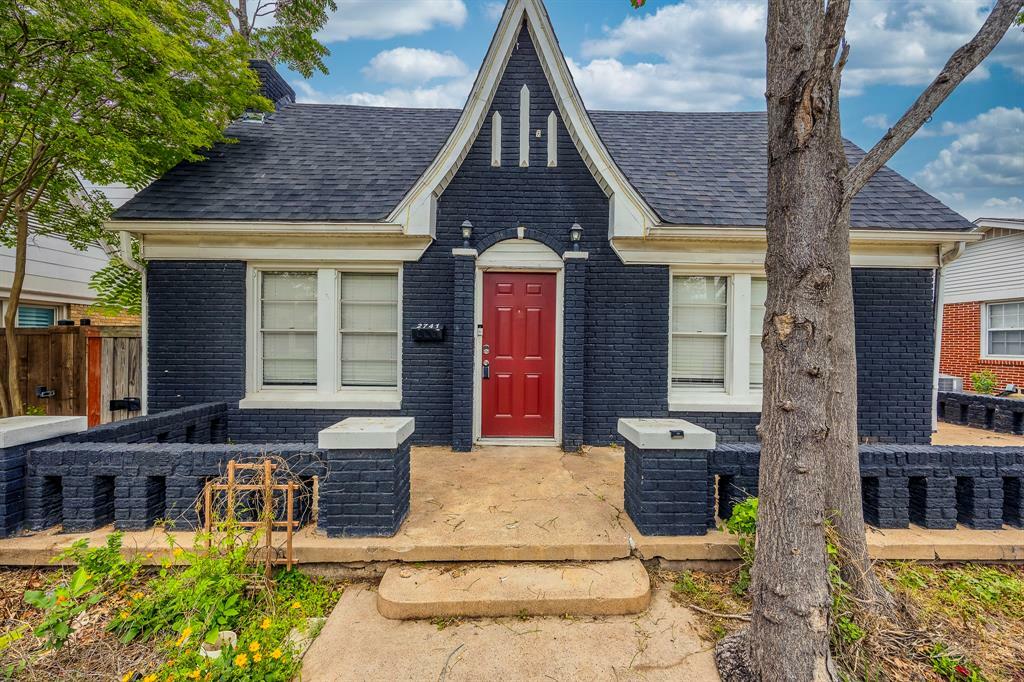 Property Photo: 2741 Ivandell Avenue TX 75211