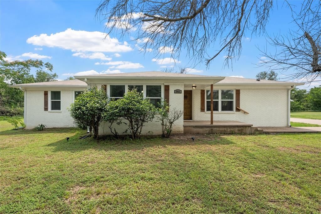 Property Photo: 7031 Steinbeck Bend Drive TX 76708