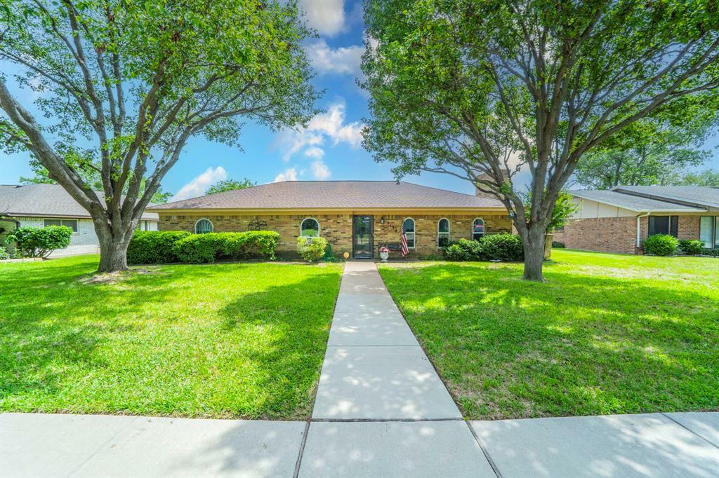 Property Photo: 2138 Wellington Drive TX 75051