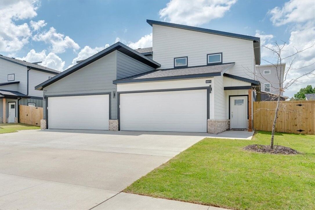 Property Photo:  1607 SW Casuarina Drive  AR 72713 