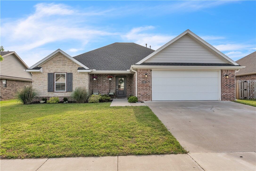 Property Photo:  12 E Loveland Loop  AR 72730 
