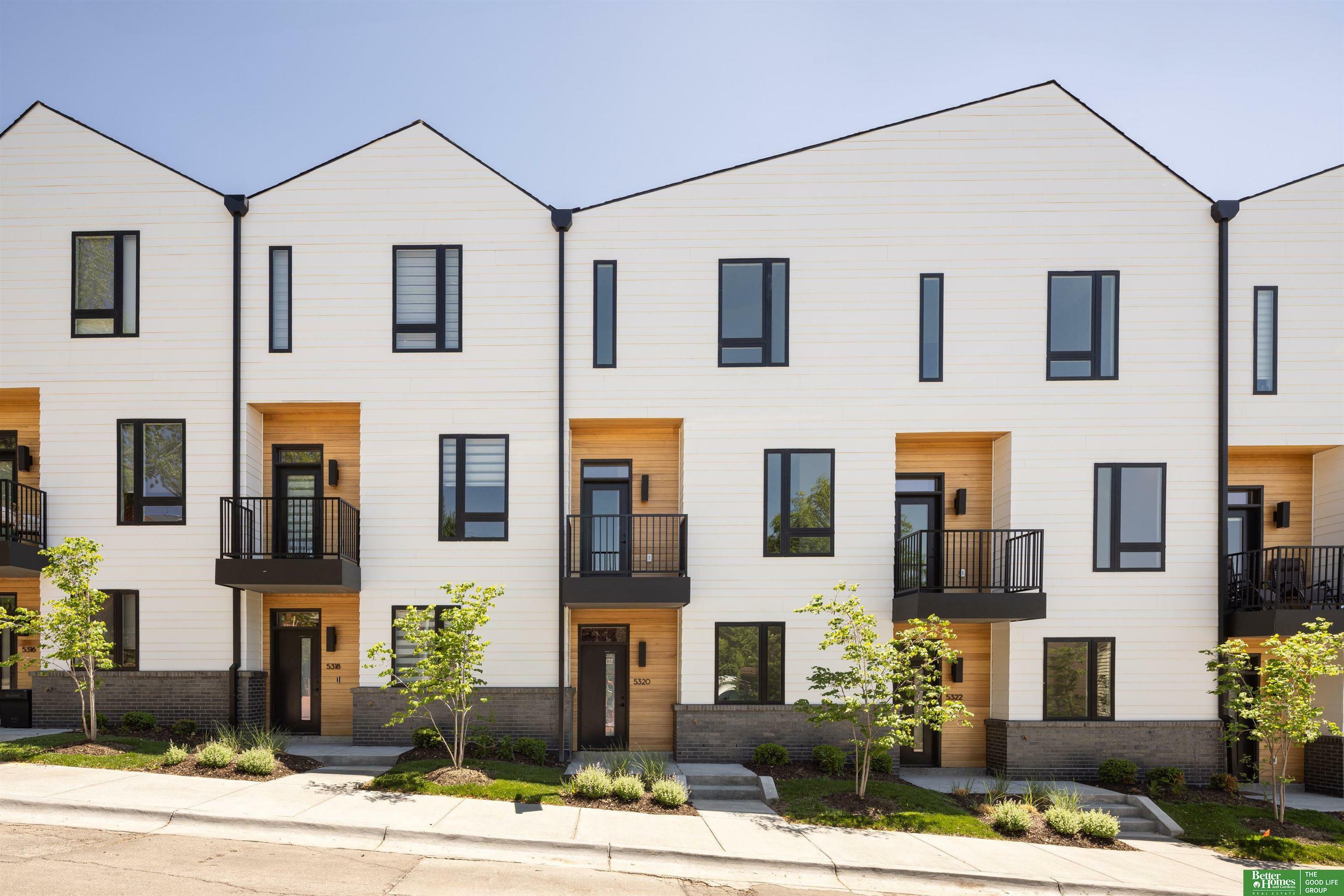 Property Photo: 5320 Elmwood Plaza NE 68106