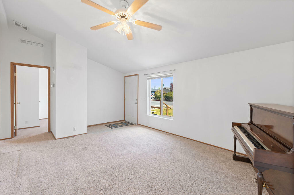 Property Photo: 1007 NW Teal Loop OR 97754