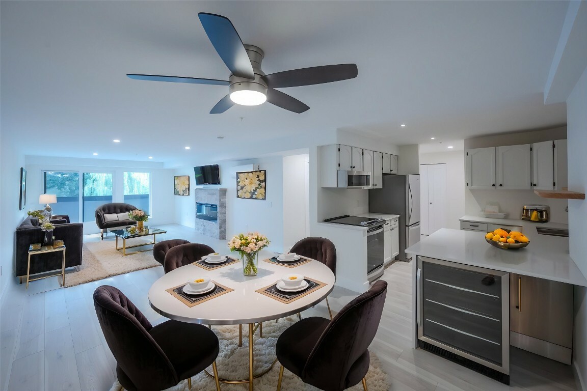 Property Photo:  217 Elm Avenue 207  BC V2A 3W1 