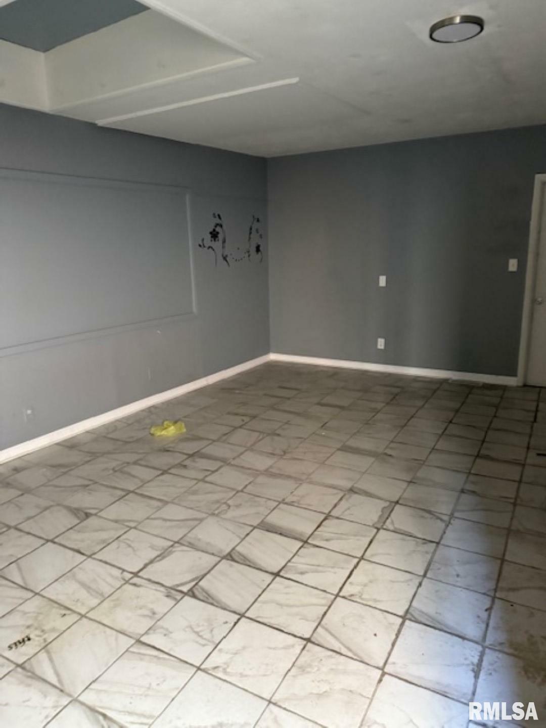 Property Photo: 2419 N Prospect Road IL 61603