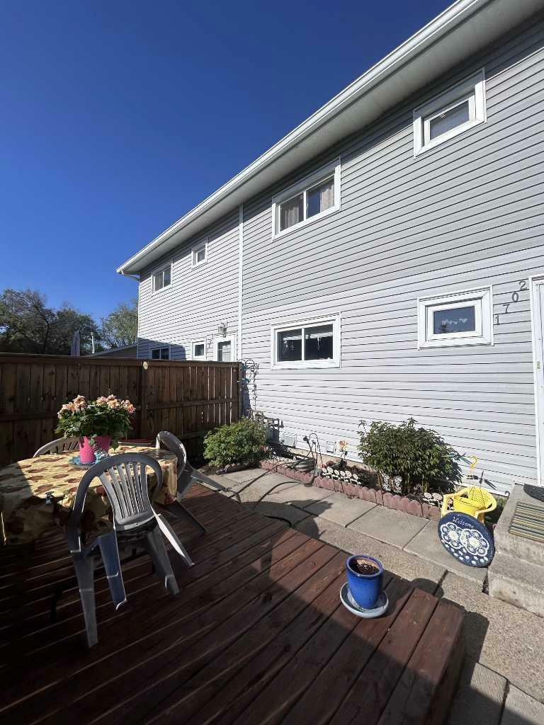 Property Photo: 4709 33 Street 1702 AB T4N 0N6