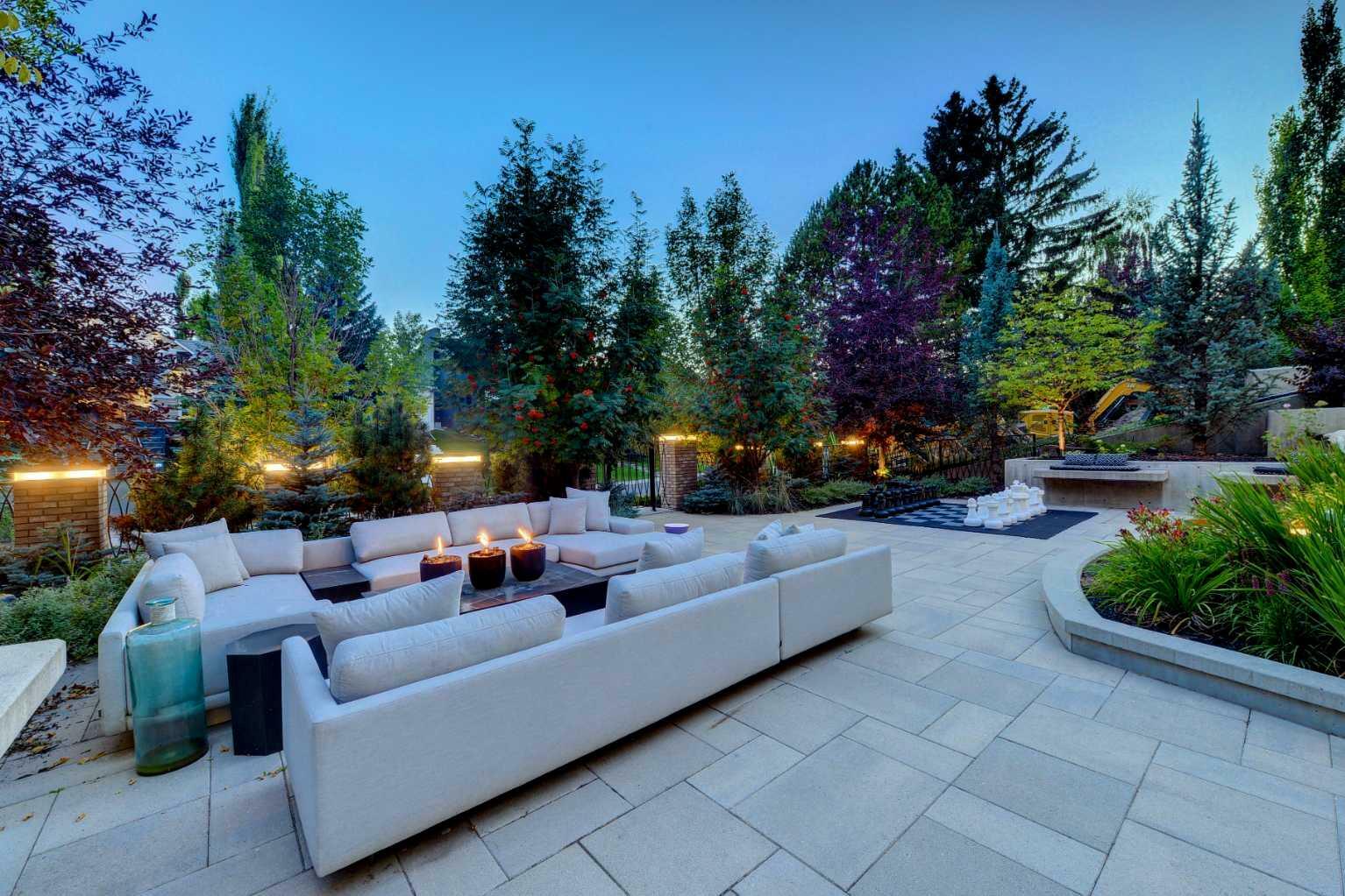 Property Photo: 1118 Premier Way SW AB T2T 1L6