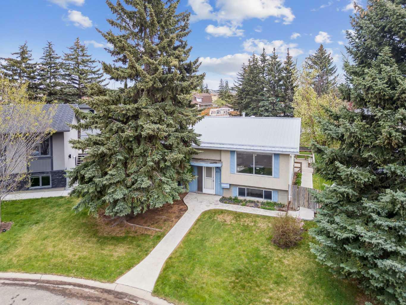 Property Photo:  201 11 Avenue SW  AB T0L 1B0 