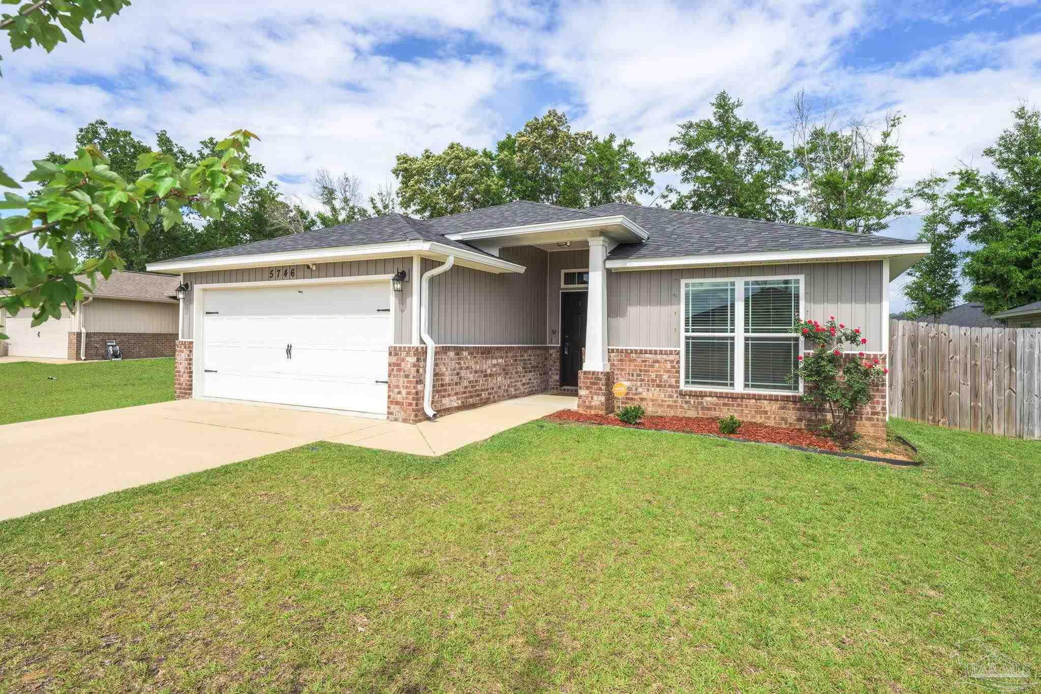 Property Photo: 5746 Peach Dr FL 32571