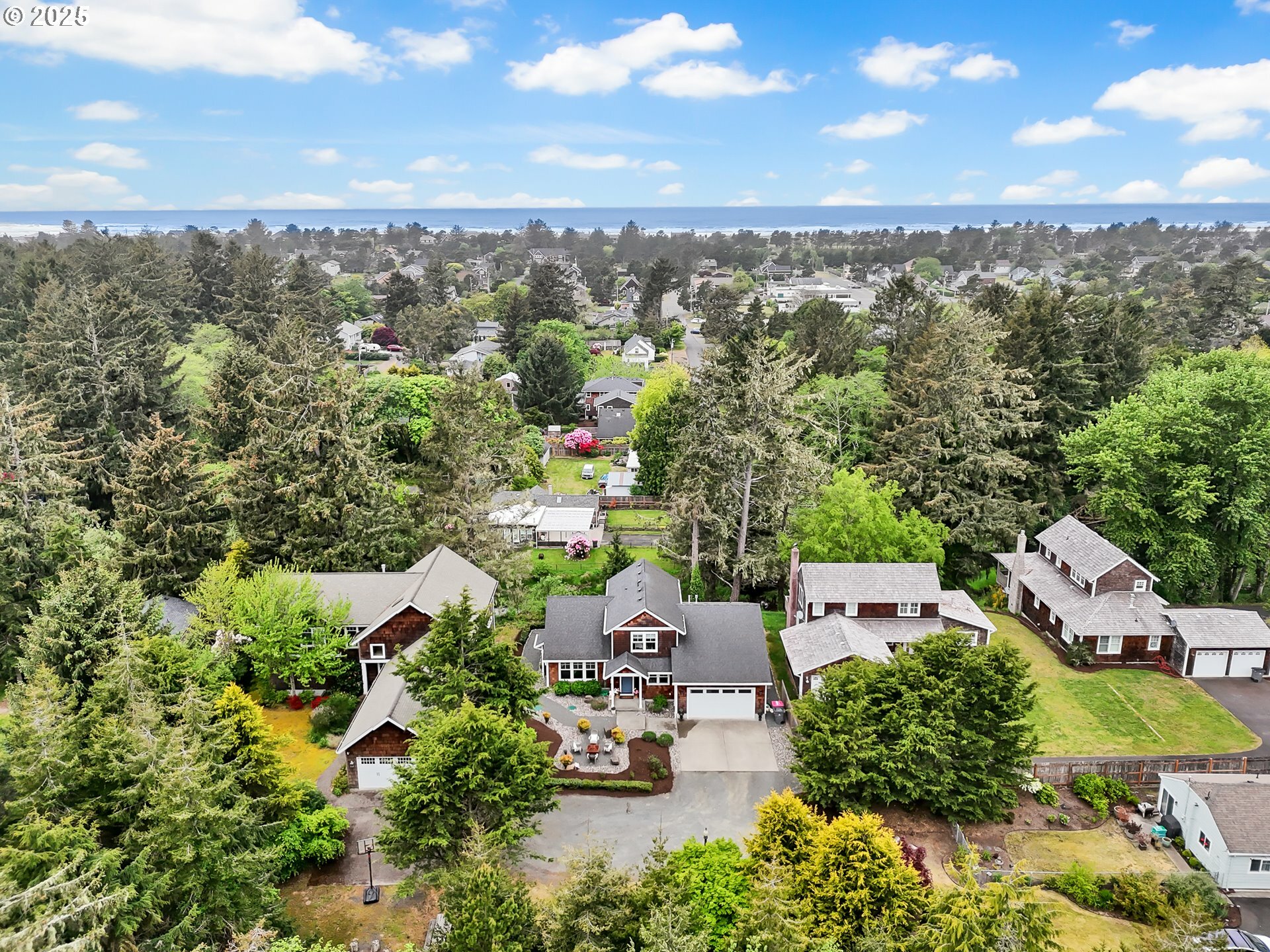Property Photo: 196 Dylan Ct OR 97138
