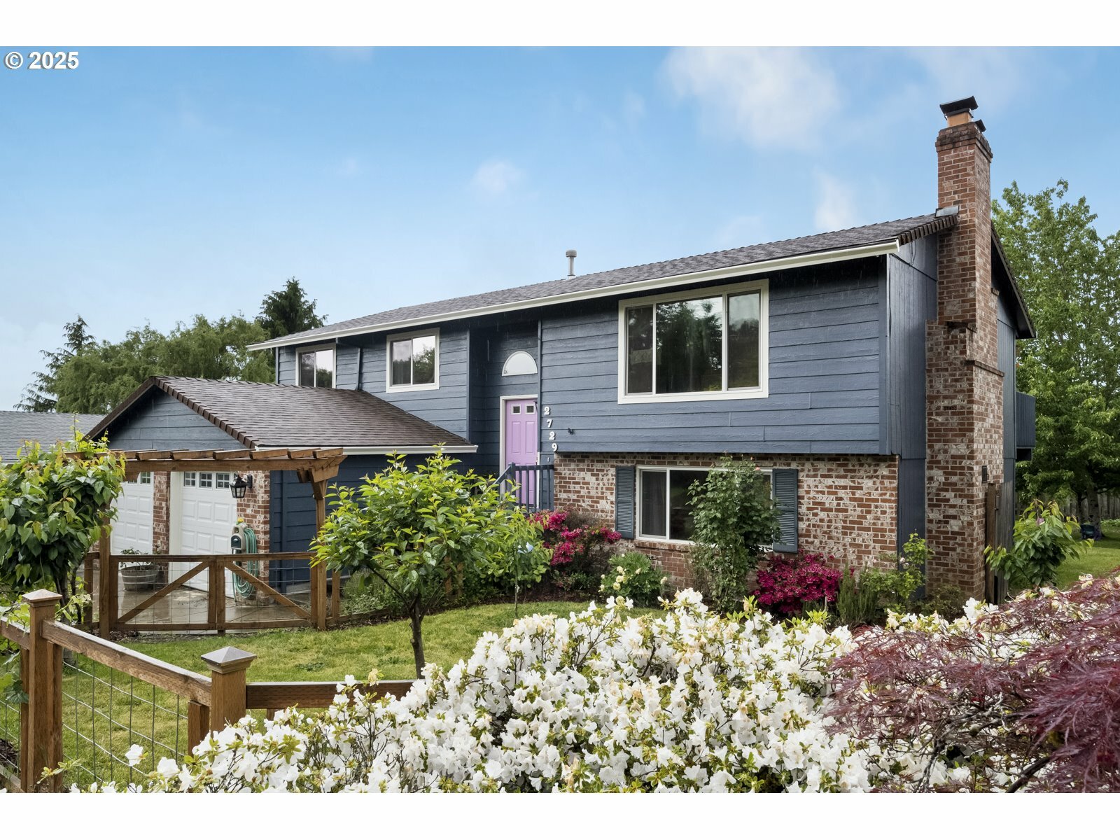 Property Photo: 2729 NE 6th St OR 97030