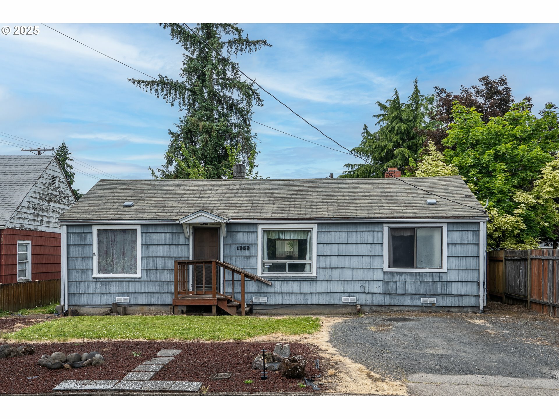 Property Photo: 1252 8th St OR 97477