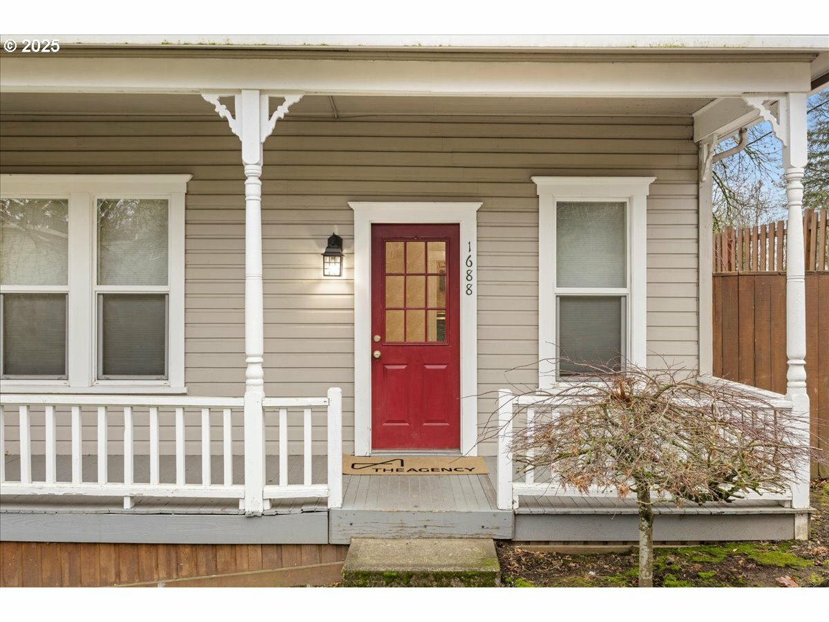 Property Photo: 1688 Sunset Ave OR 97068