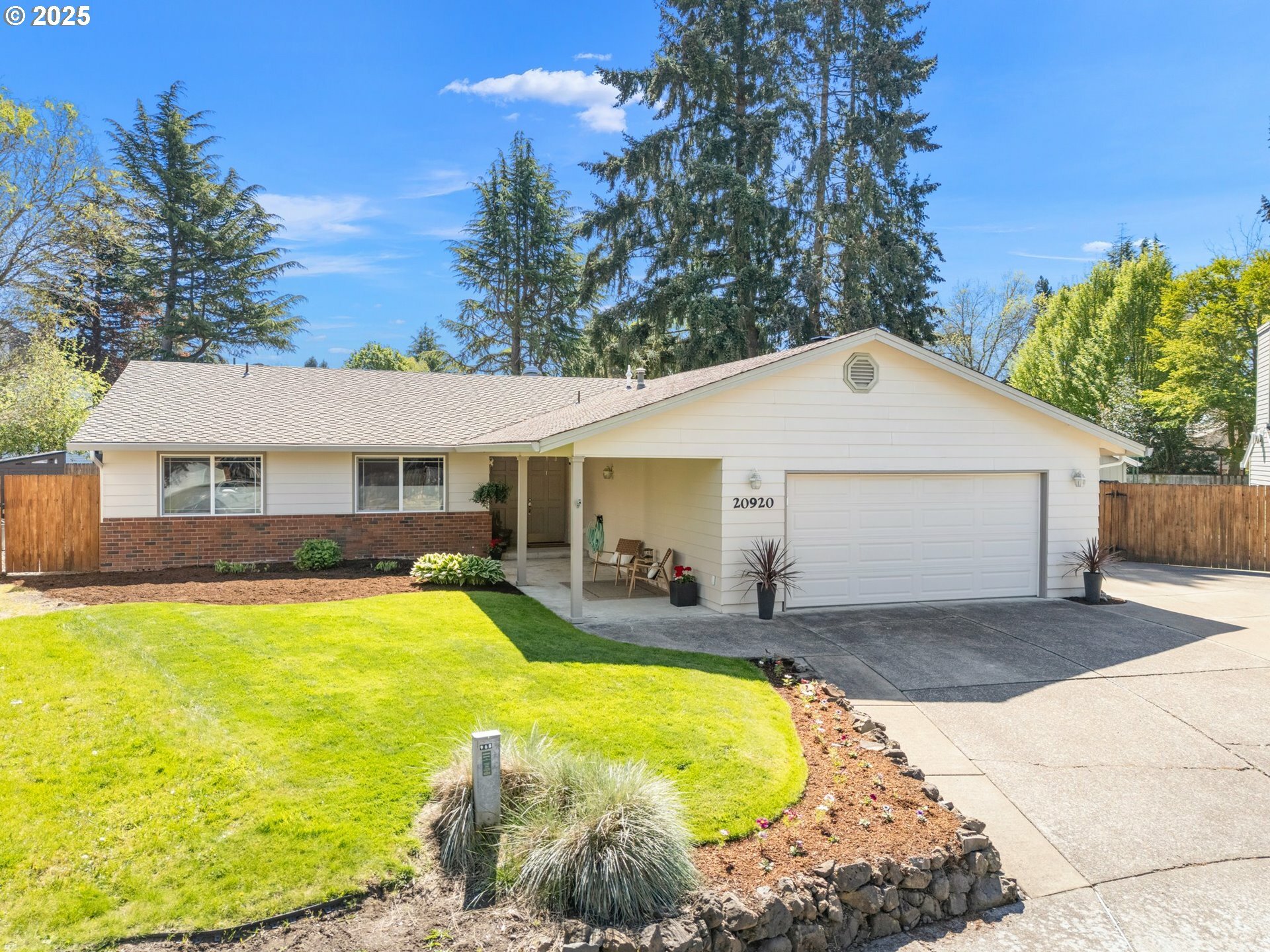 Property Photo: 20920 NW Nolana Ct OR 97229