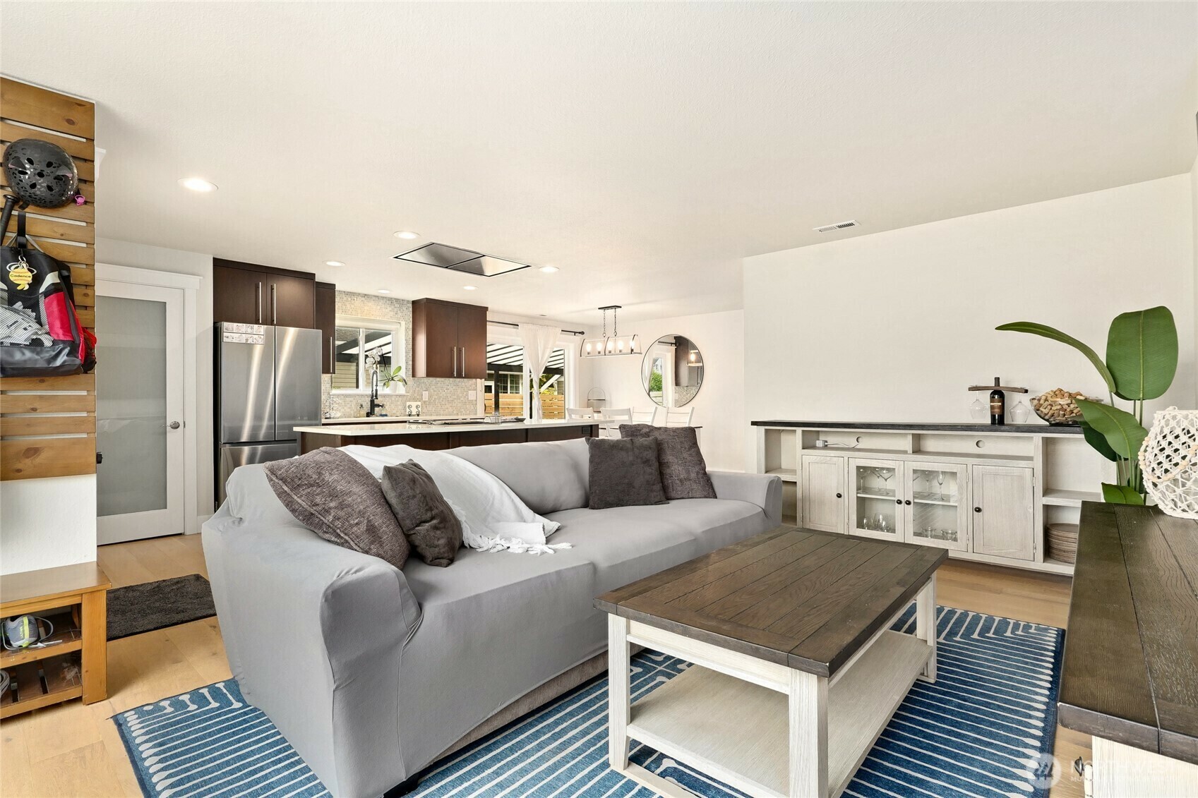 Property Photo: 1936 Harding Street WA 98022