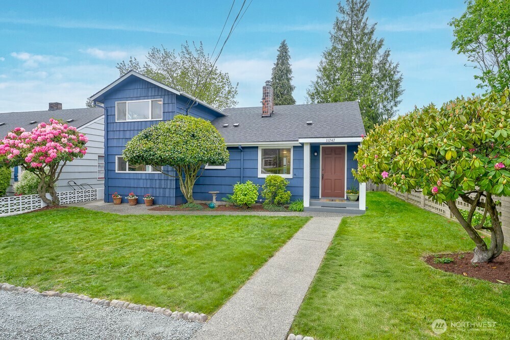 Property Photo: 11247 Dayton Avenue N WA 98133