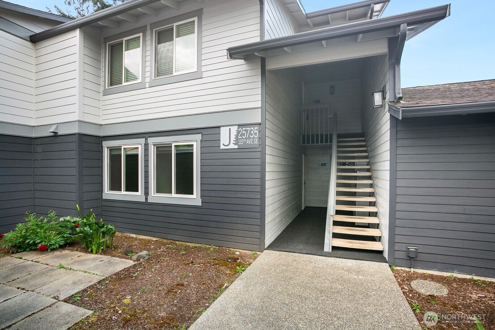 Property Photo: 25735 115th Avenue SE J103 WA 98030