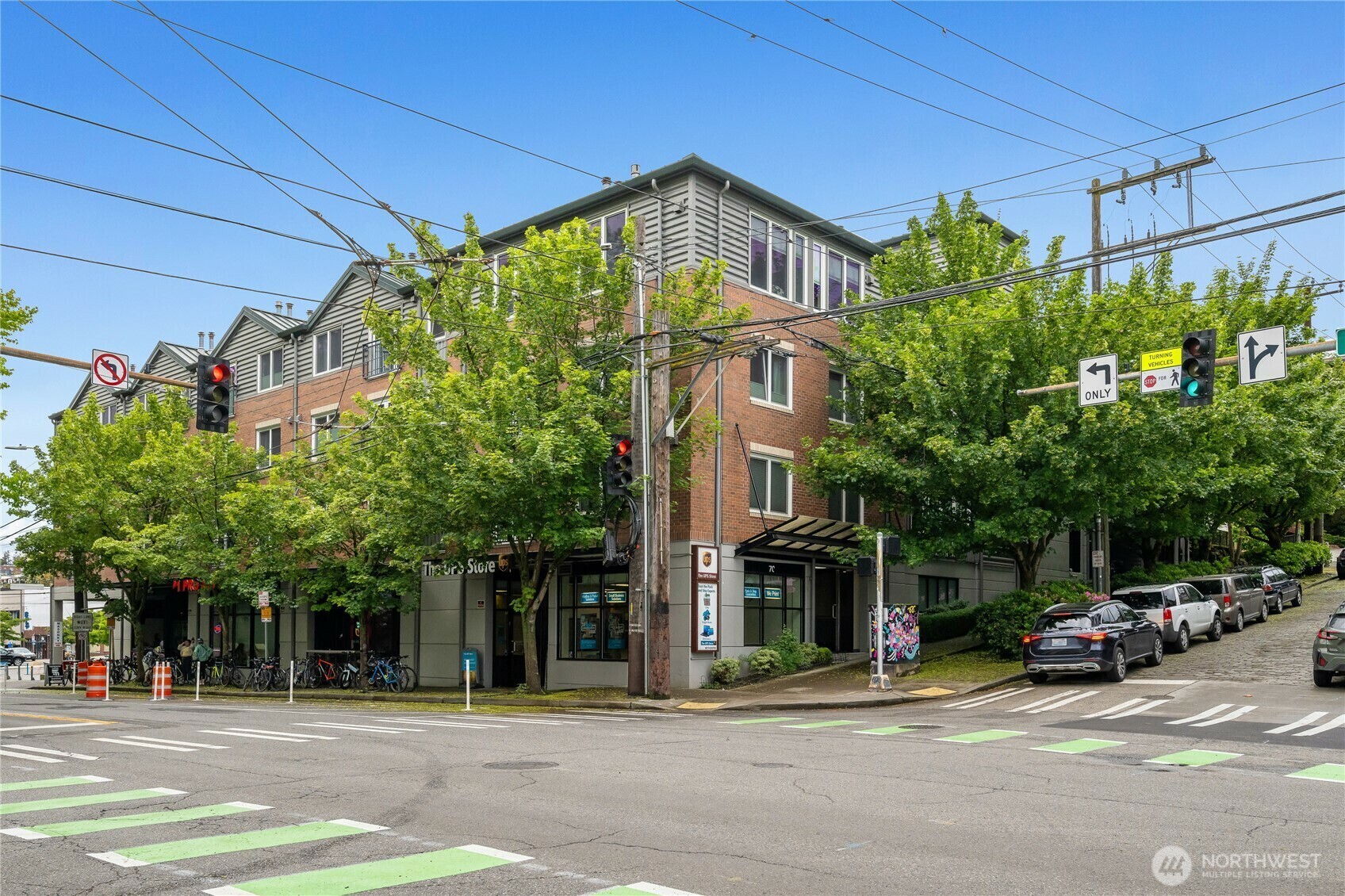 Property Photo: 701 1st Avenue N 302 WA 98109