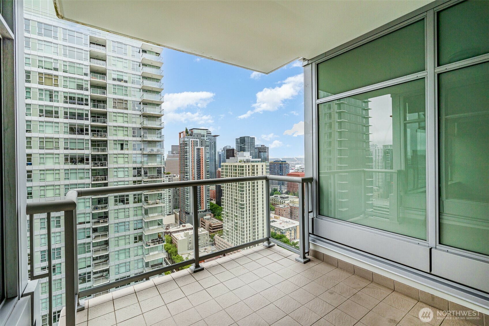 Property Photo: 583 Bell Street 3207N WA 98121
