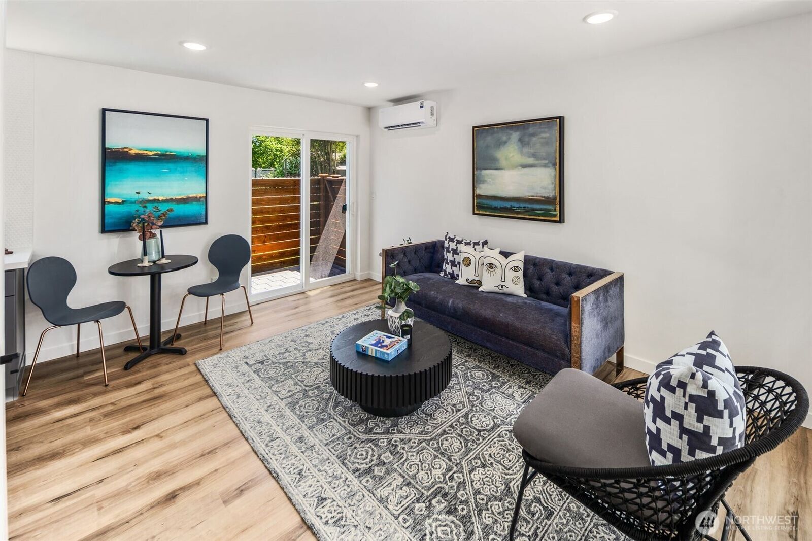 Property Photo:  817 C S Rose Street  WA 98108 