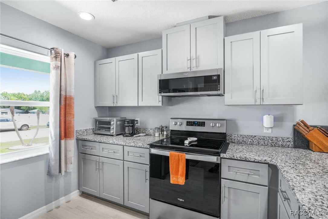 Property Photo: 4524 E Ravenna Street FL 34453